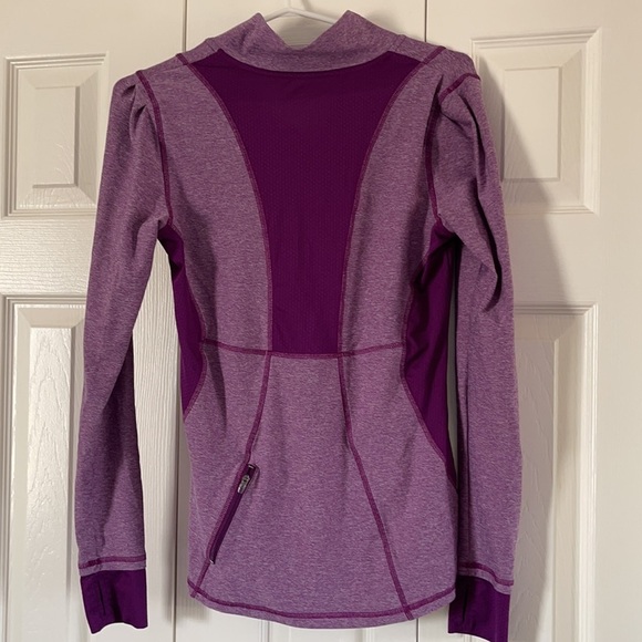 Champion shirt size S😊 - Picture 2 of 3